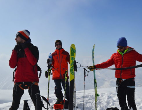 Matériel skis de randonnée, fixations, peau de phoque,